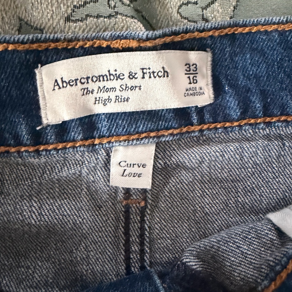 Abercrombie & Fitch High Rise Mom Shorts NWT - Picture 6 of 6